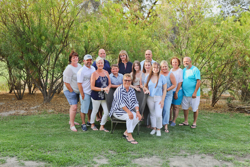 Extended family photo session in Indian Wells California